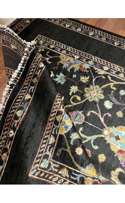 Siyah Geleneksel Türk Desenli El Dokuma Halı