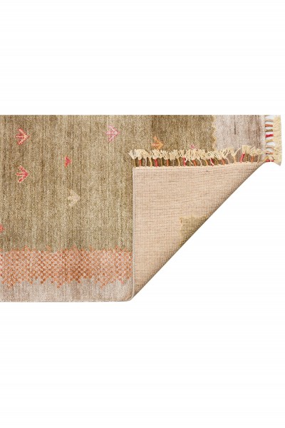 ZARA ZR 07 BEIGE AUTUMN Otantik Desenli Özel Hav Vermeyen ve Kolay Temizlenebilir Tensel Kullanılarak El Emeği ile Özel Tezgahlarda Üretilen Modern Uşak Halısı