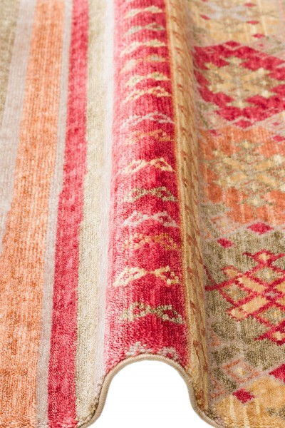 ZARA ZR 12 RED AUTUMN Otantik Desenli Özel Hav Vermeyen ve Kolay Temizlenebilir Tensel Kullanılarak El Emeği ile Özel Tezgahlarda Üretilen Modern Uşak Halısı